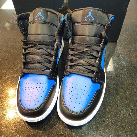 Sz 10  Air Jordan 1 Mid \
